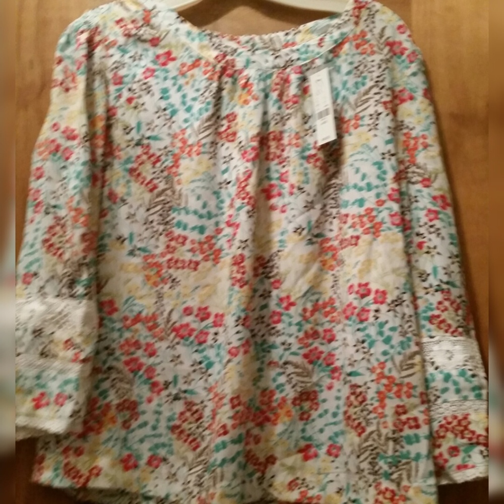 NEW YORK AND COMPANY - Floral Blouse - Size L- NWT